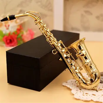 Mini Saxofone Modelo De Instrumento Musical De Cobre Broche Em Miniatura Secretária De Decoração De Exibição Com Caixa + Suporte De Dropship